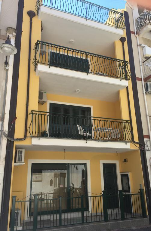 Milly House Apartment Летояни Екстериор снимка
